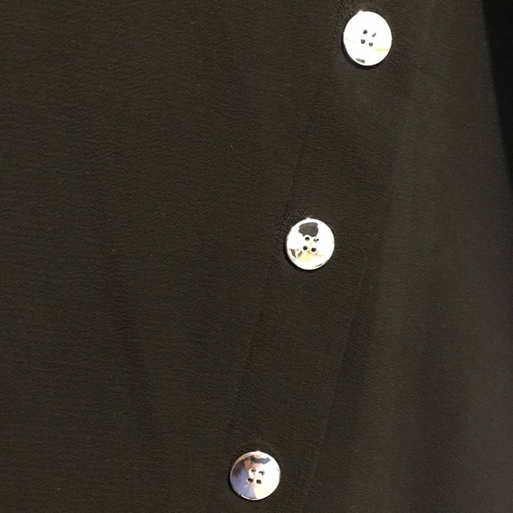 Black top with button detail - Picture 2 of 4